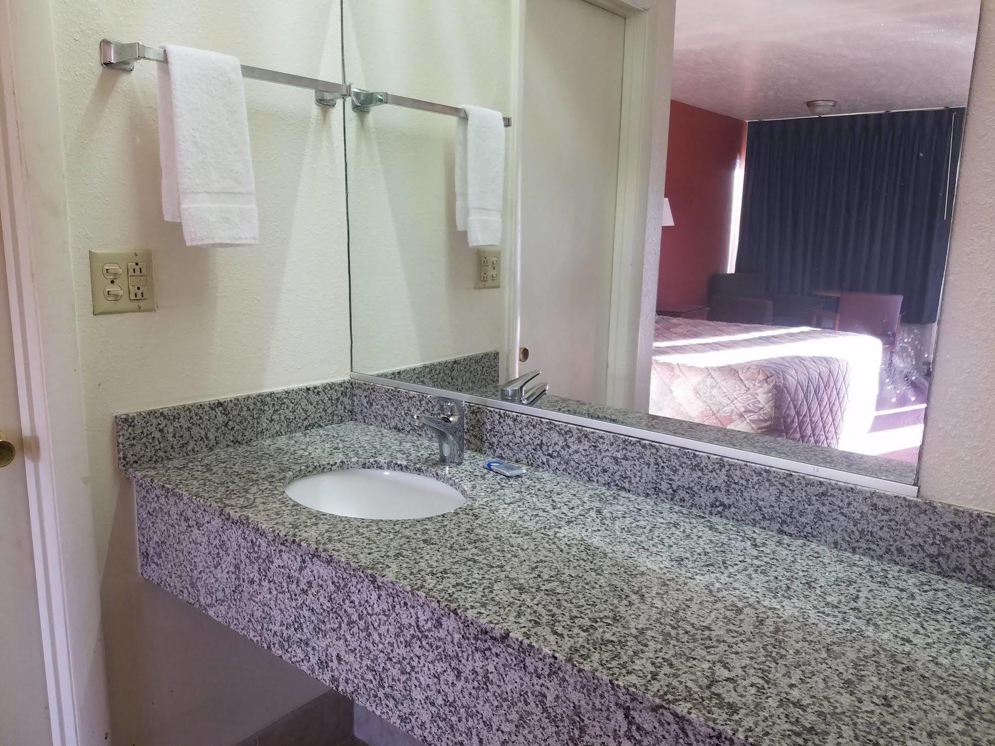 Cayce Masters Inn I-26 المظهر الخارجي الصورة